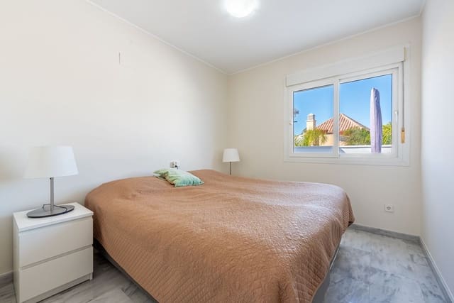 2 sovrum Takvåning till salu i Nueva Andalucia, Marbella med pool garage - 435 000 € (Ref: 8744724)