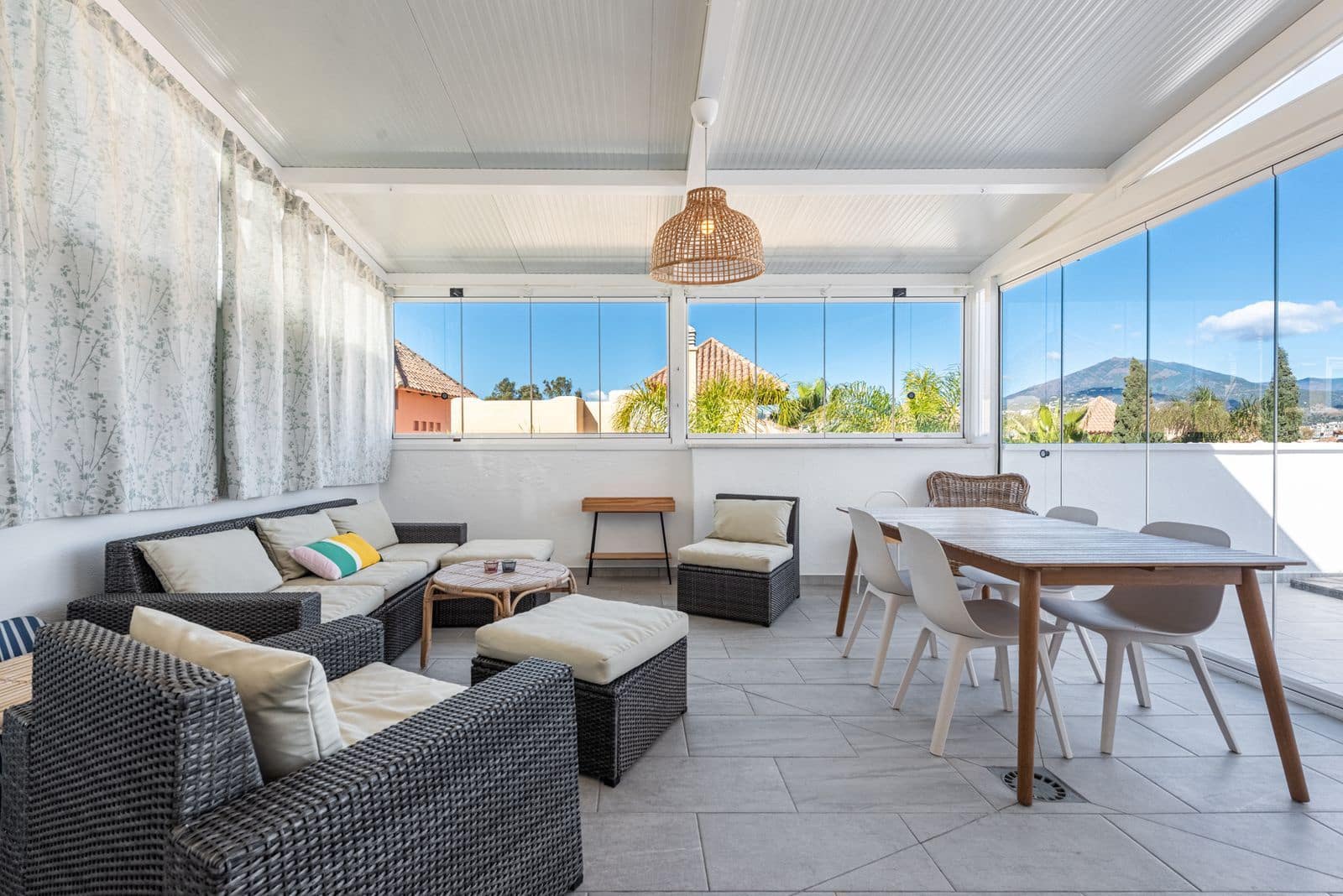 2 soverom Penthouse til salgs i Nueva Andalucia med svømmebasseng garasje - € 435 000 (Ref: 8744724)