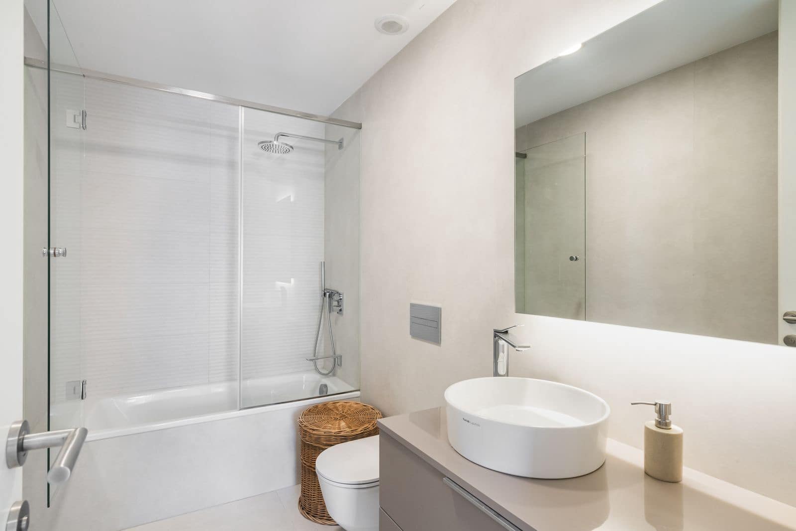 2 sovrum Strandlägenhet till salu i Estepona med pool garage - 998 000 € (Ref: 8744749)