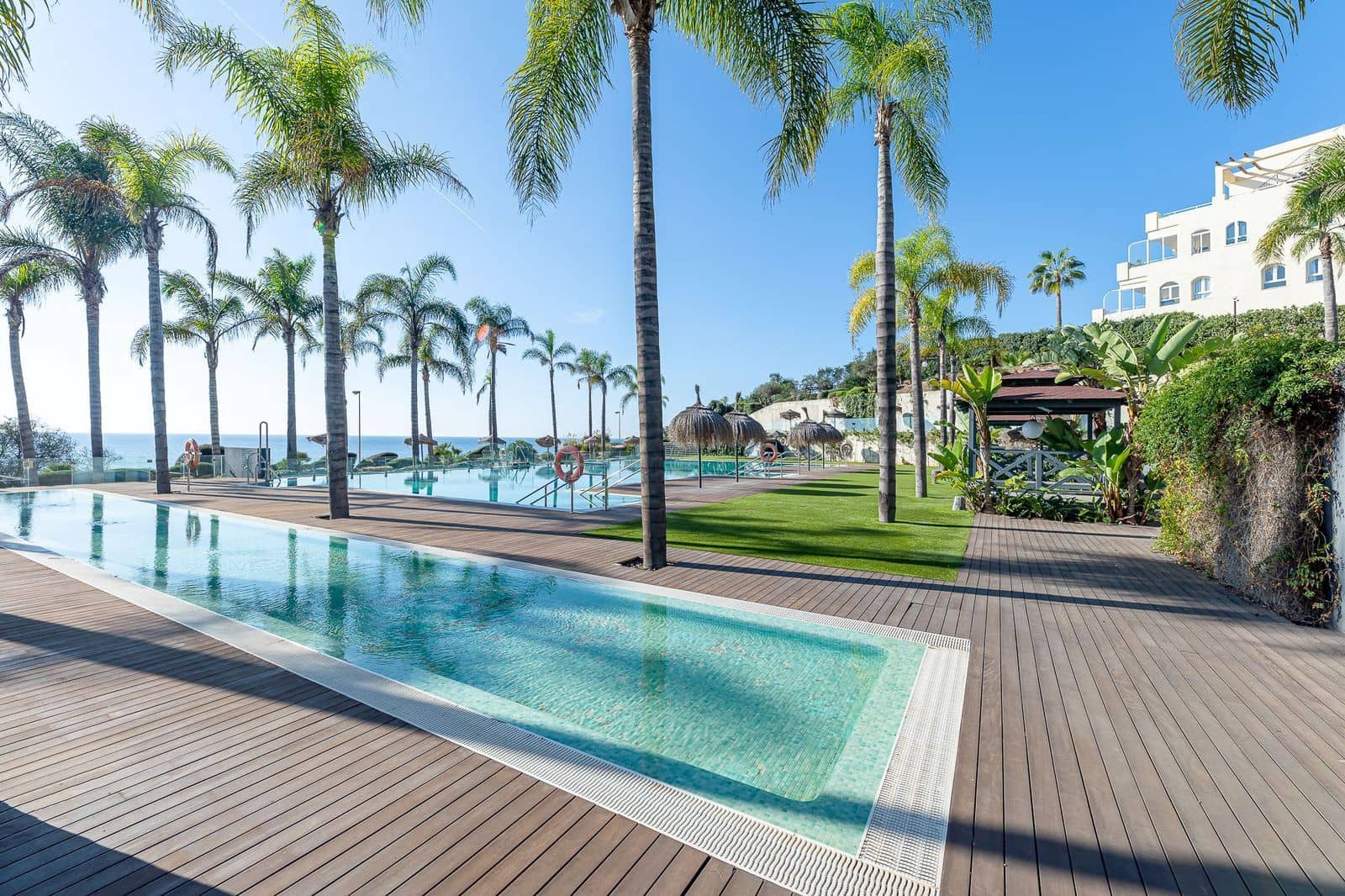 3 soveværelse Lejlighed til salg i El Faro med swimmingpool garage - € 625.000 (Ref: 8765868)