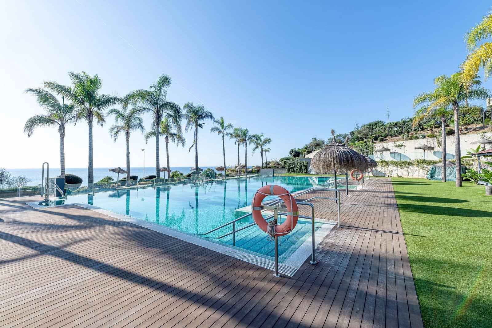 3 soveværelse Lejlighed til salg i El Faro med swimmingpool garage - € 625.000 (Ref: 8765868)