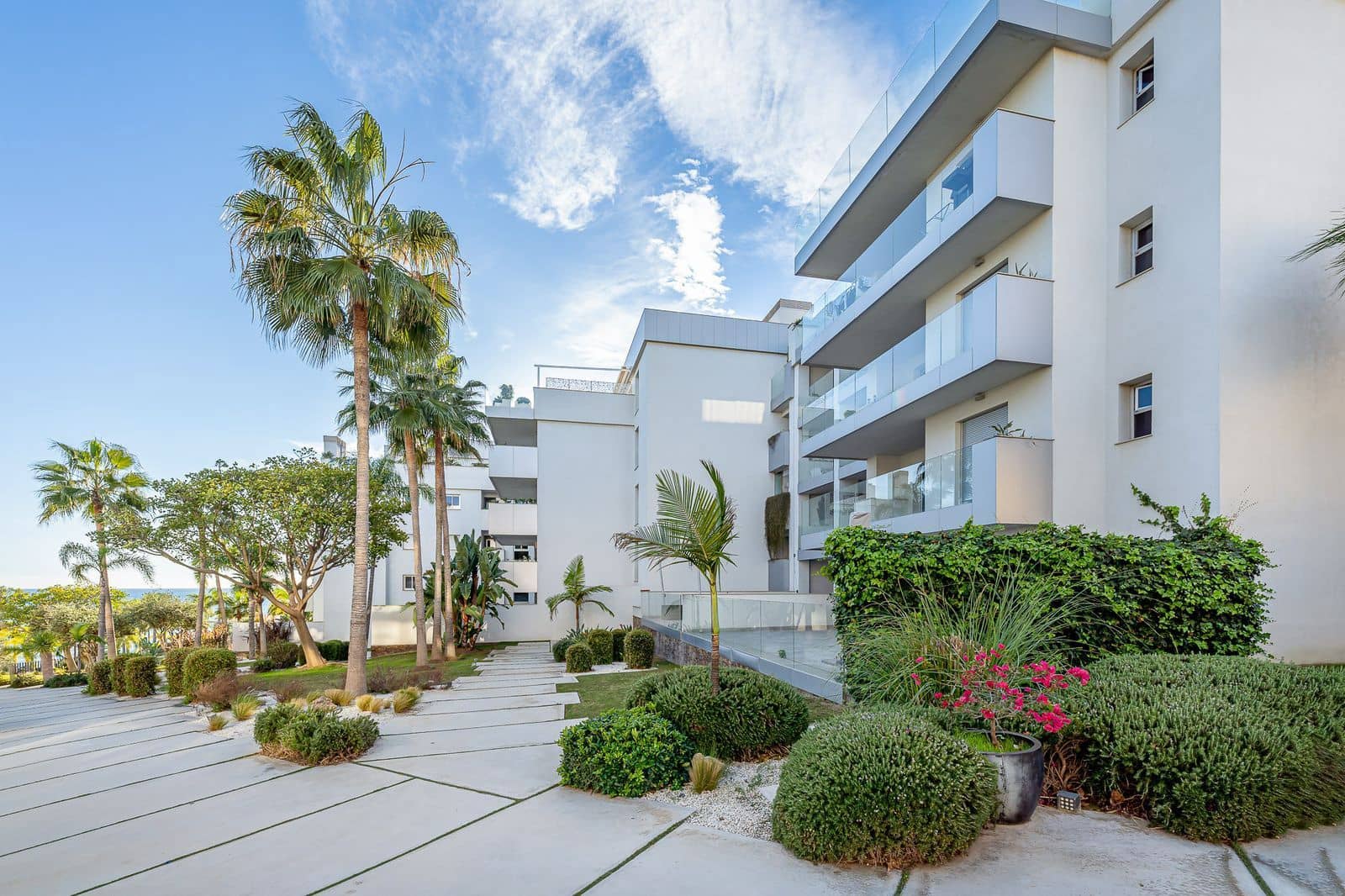 3 soveværelse Lejlighed til salg i El Faro med swimmingpool garage - € 625.000 (Ref: 8765868)