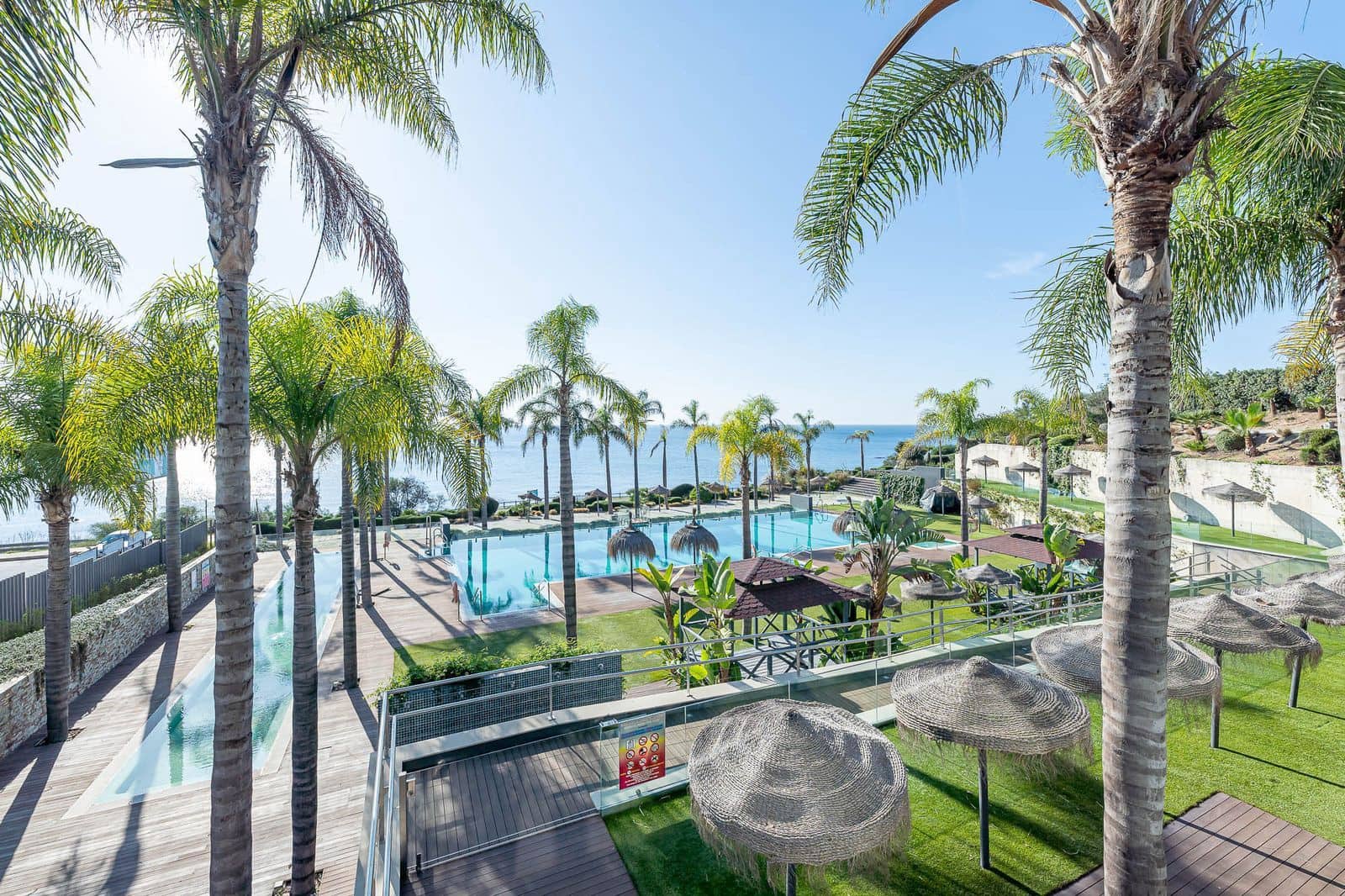 3 soveværelse Lejlighed til salg i El Faro med swimmingpool garage - € 625.000 (Ref: 8765868)