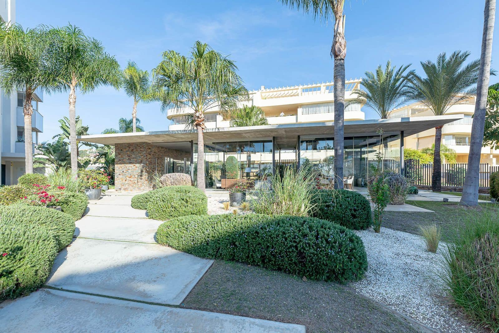 3 soveværelse Lejlighed til salg i El Faro med swimmingpool garage - € 625.000 (Ref: 8765868)