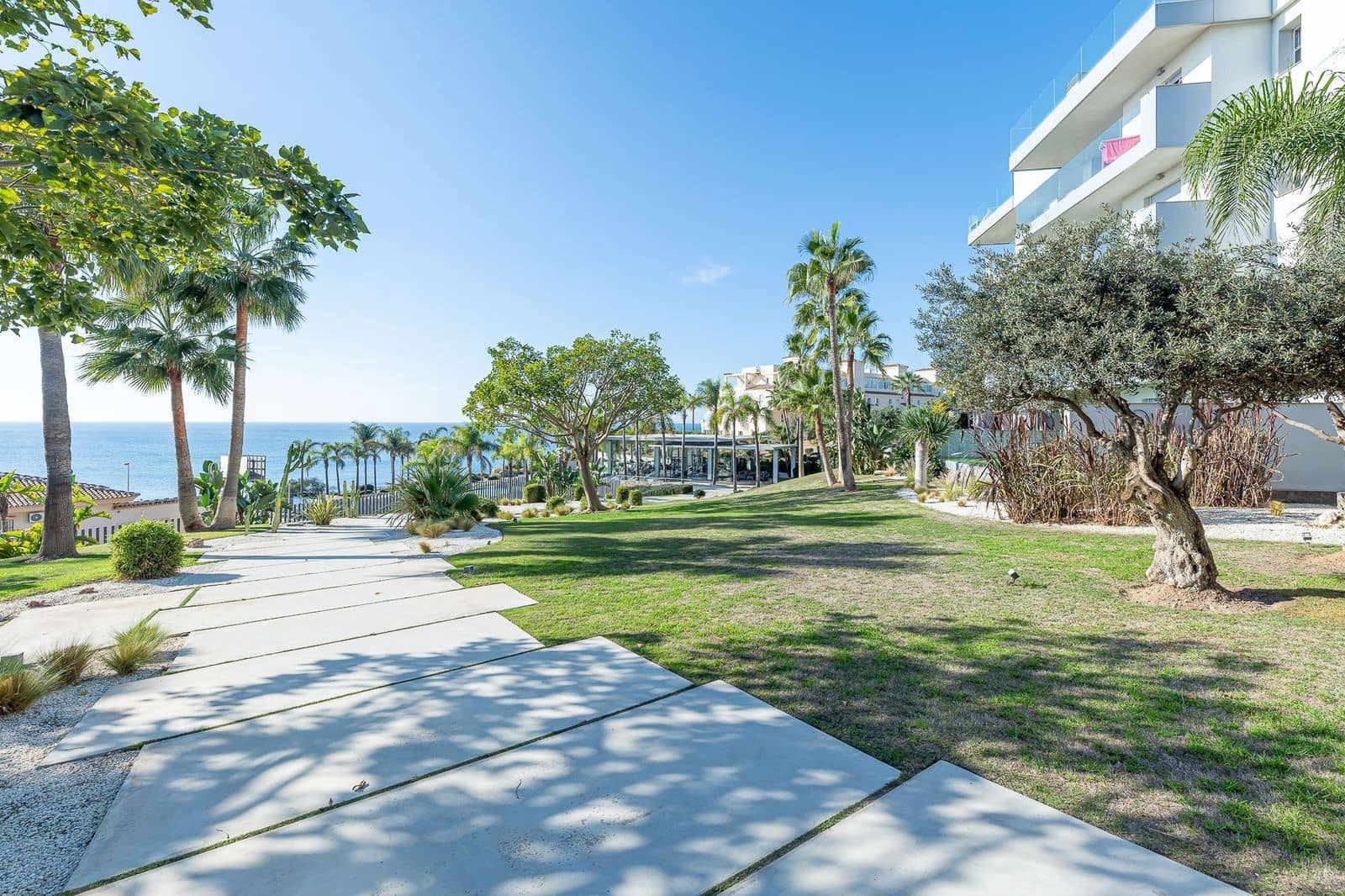 3 soveværelse Lejlighed til salg i El Faro med swimmingpool garage - € 625.000 (Ref: 8765868)