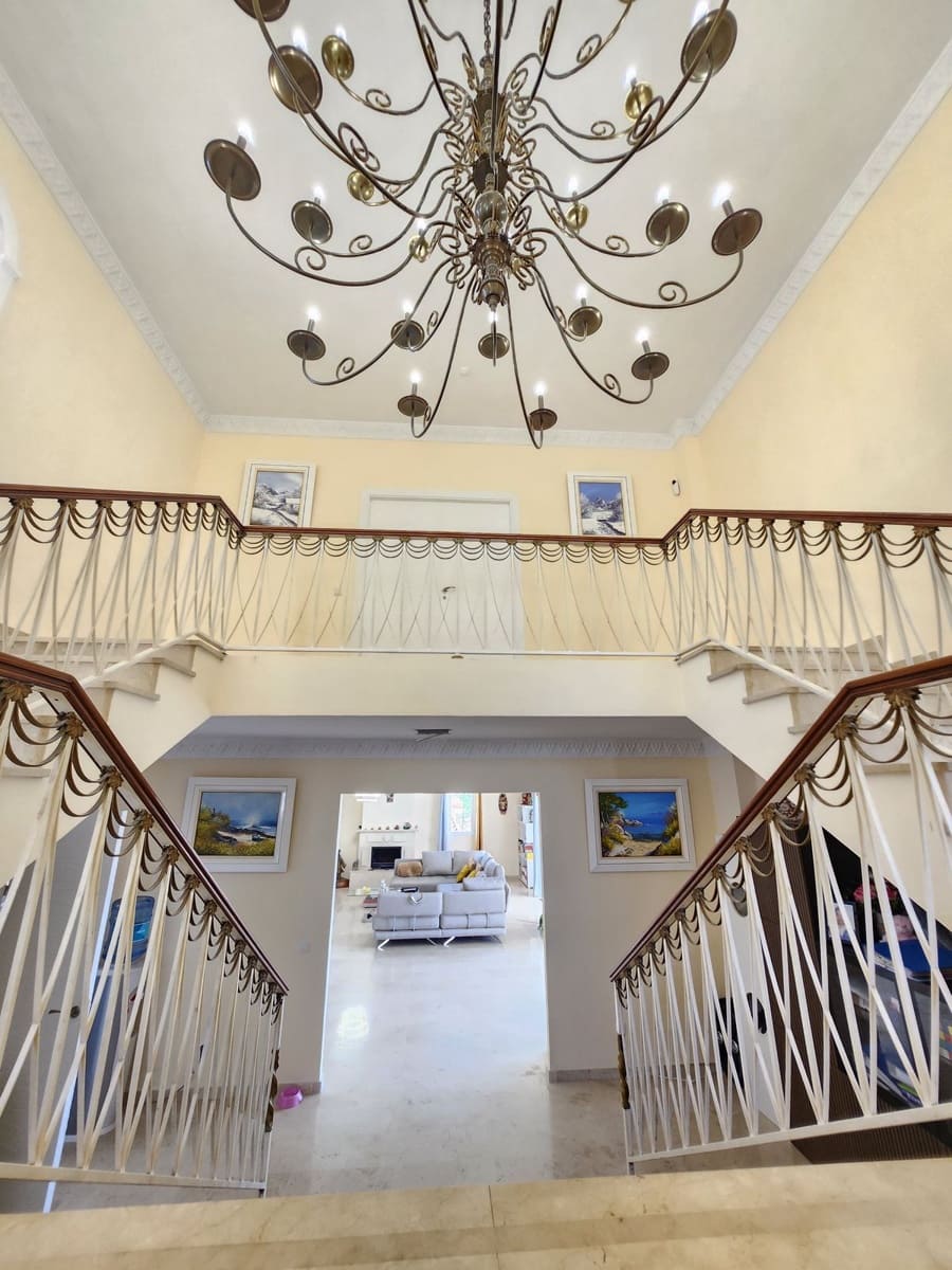 5 soveværelse Villa til salg i El Faro med swimmingpool garage - € 1.149.000 (Ref: 8765870)