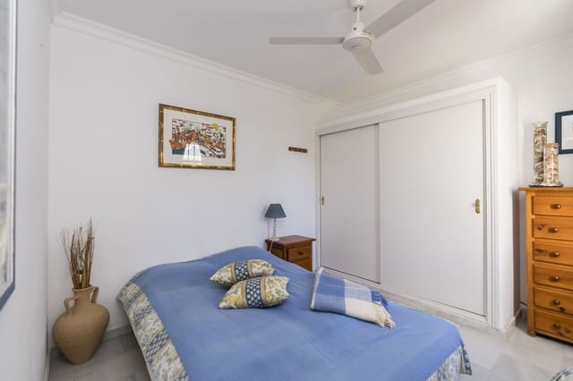 3 soverom Kjedet enebolig til salgs i Estepona med svømmebasseng garasje - € 619 000 (Ref: 8772646)