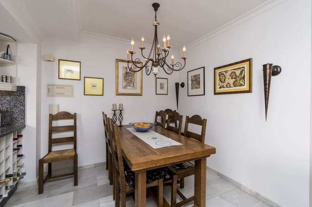 3 soverom Kjedet enebolig til salgs i Estepona med svømmebasseng garasje - € 619 000 (Ref: 8772646)