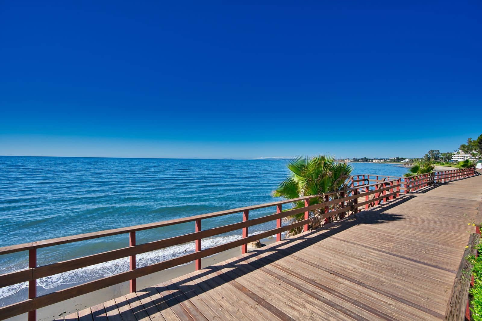 3 soveværelse Semi-Rækkehus til salg i Estepona med swimmingpool garage - € 619.000 (Ref: 8772646)