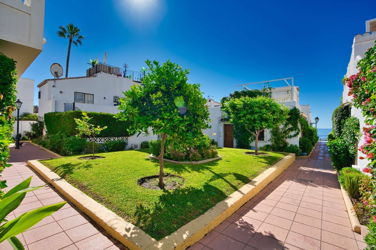 3 soveværelse Semi-Rækkehus til salg i Estepona med swimmingpool garage - € 619.000 (Ref: 8772646)