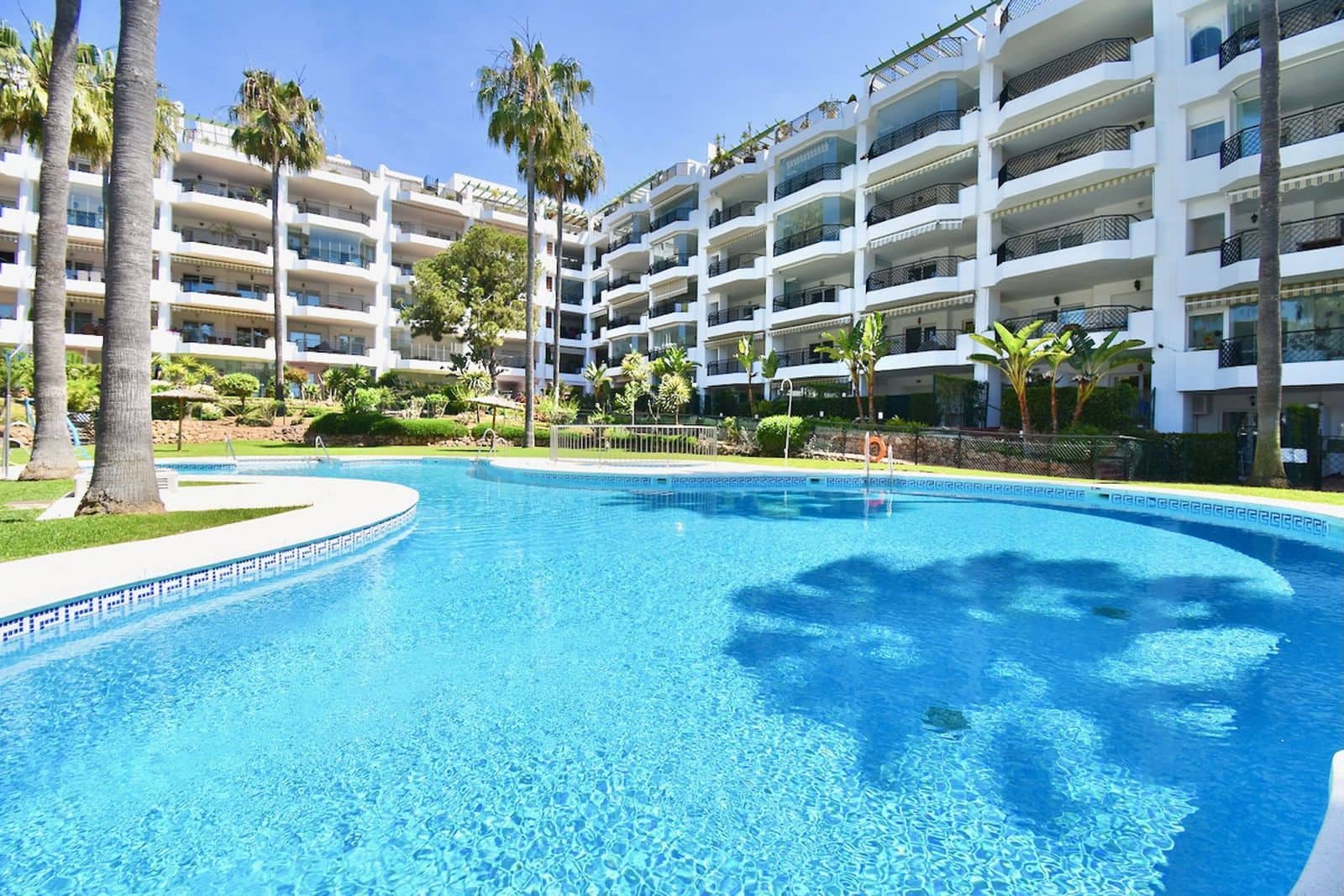 2 sovrum Strandlägenhet till salu i Calahonda med pool garage - 535 000 € (Ref: 8776884)