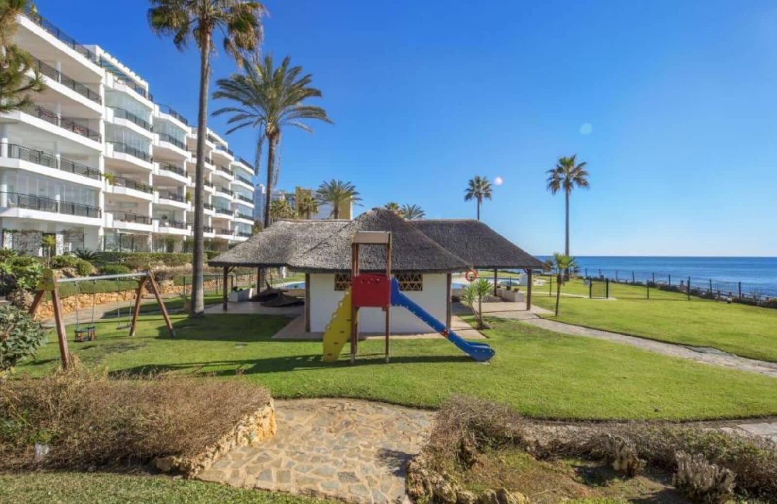 2 sovrum Strandlägenhet till salu i Calahonda med pool garage - 535 000 € (Ref: 8776884)