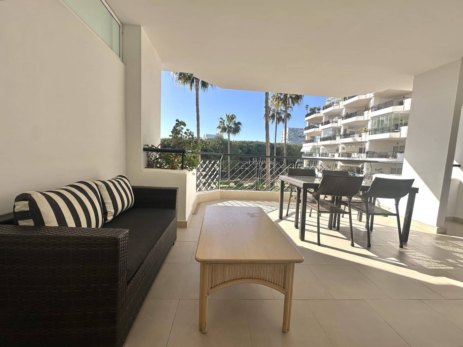 2 sovrum Strandlägenhet till salu i Calahonda med pool garage - 535 000 € (Ref: 8776884)