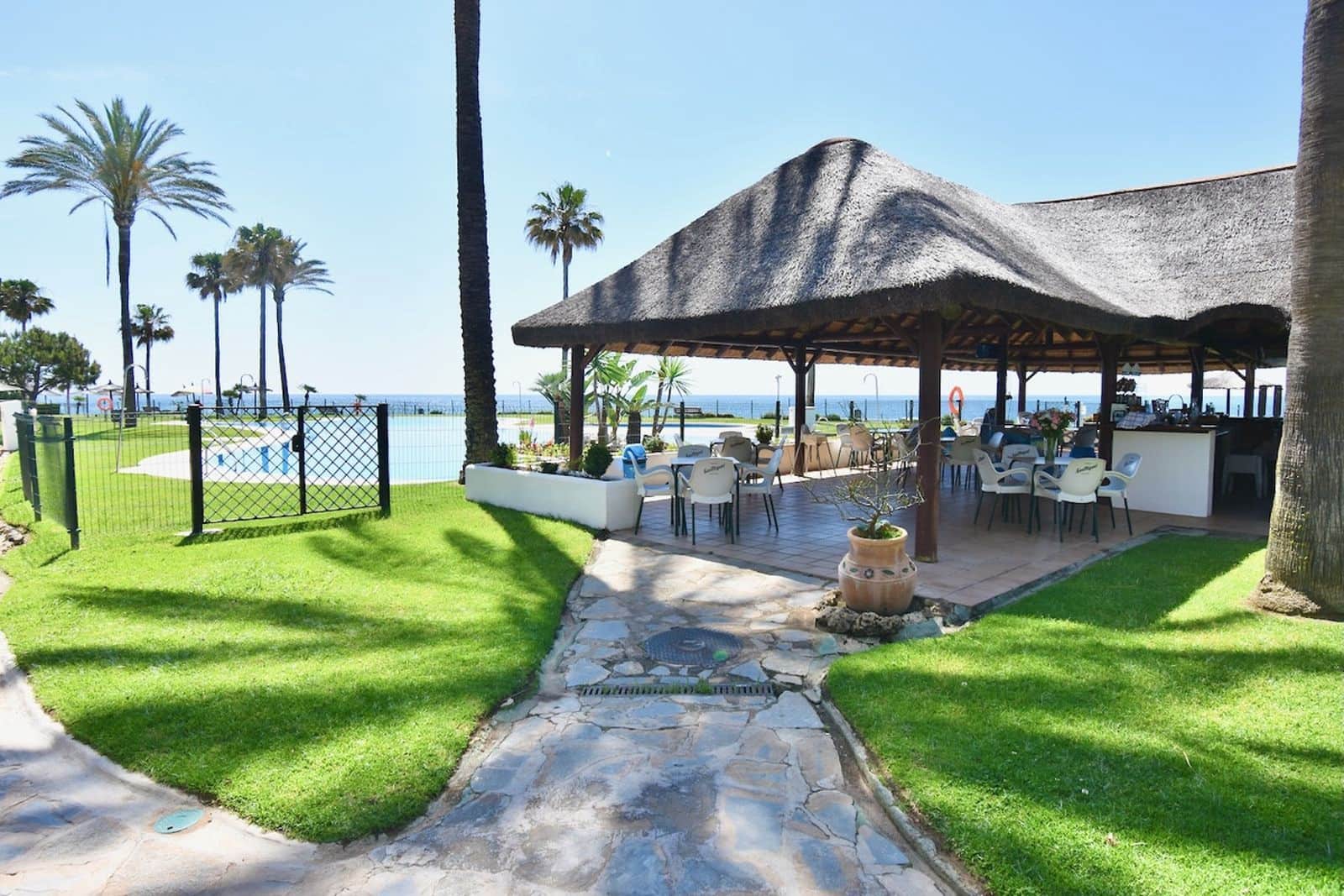 2 sovrum Strandlägenhet till salu i Calahonda med pool garage - 535 000 € (Ref: 8776884)