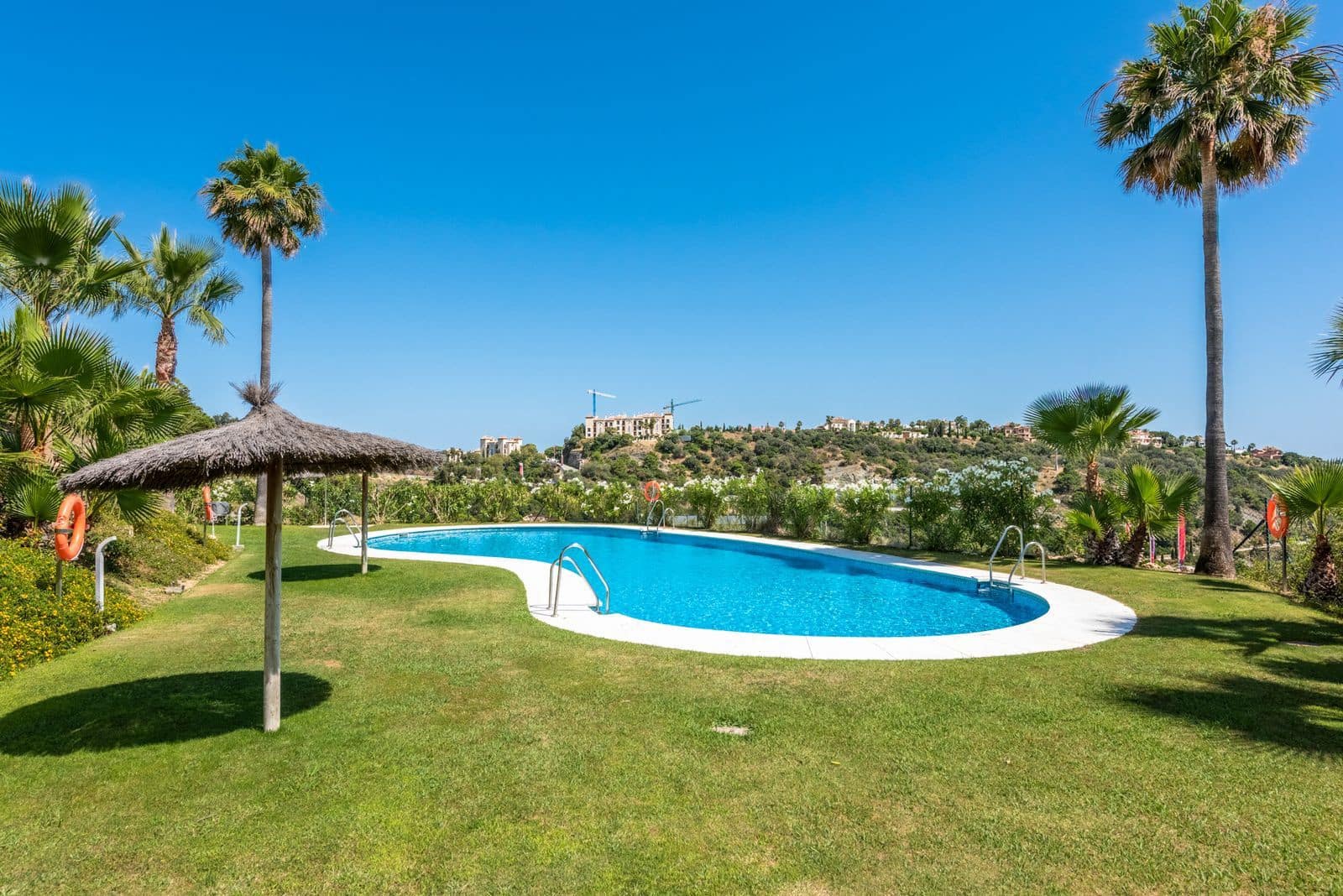 3 soverom Leilighet til salgs i Benahavis med svømmebasseng garasje - € 915 000 (Ref: 8780743)