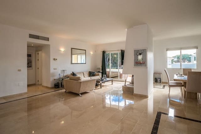 2 soverom Leilighet til salgs i Cabopino, Marbella med svømmebasseng garasje - € 495 000 (Ref: 8780763)
