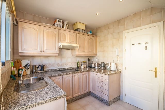 2 soverom Leilighet til salgs i Cabopino, Marbella med svømmebasseng garasje - € 495 000 (Ref: 8780763)