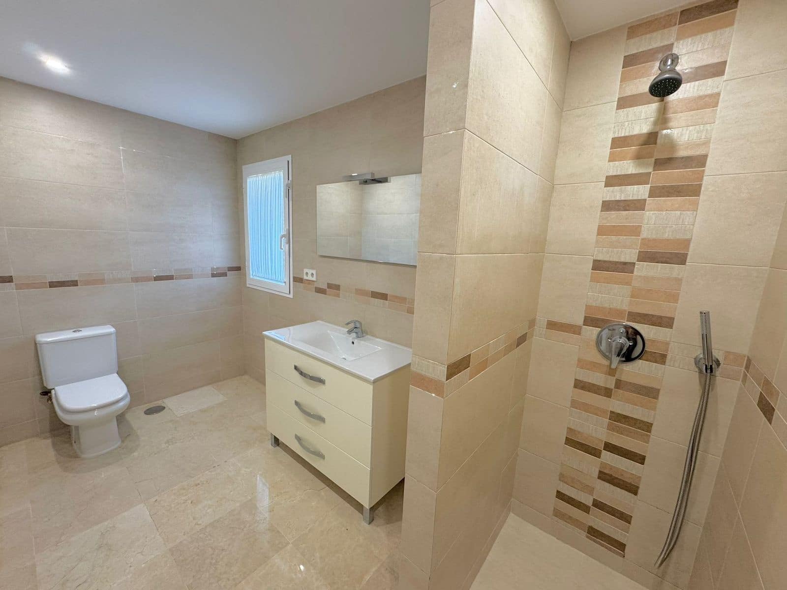 3 soverom Leilighet til salgs i Riviera del Sol med svømmebasseng garasje - € 475 000 (Ref: 8780829)