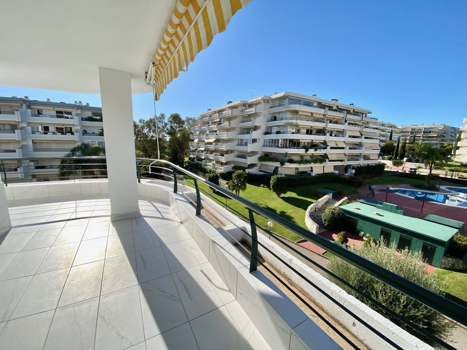 3 soverom Leilighet til salgs i Guadalmina med svømmebasseng garasje - € 510 000 (Ref: 8785589)