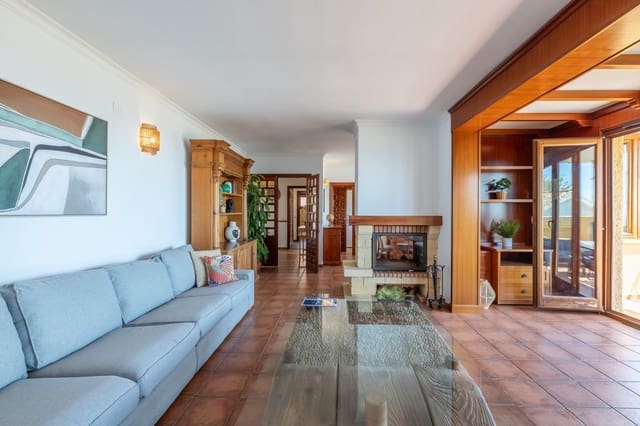 4 slaapkamer Villa te koop in Benalmadena Costa, Benalmádena met zwembad garage - € 9.900.000 (Ref: 8785591)