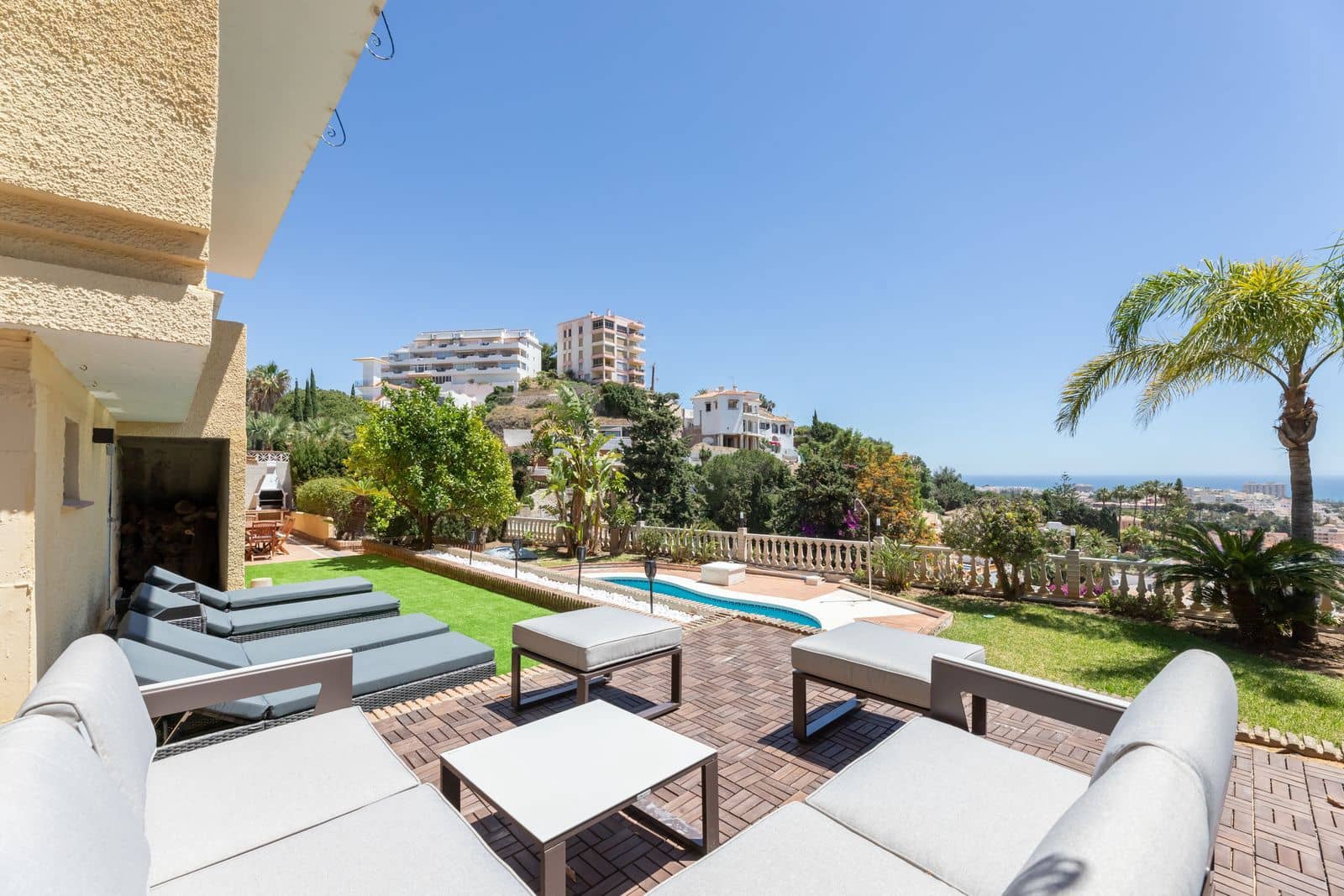 4 soveværelse Villa til salg i Benalmadena Costa med swimmingpool garage - € 9.900.000 (Ref: 8785591)