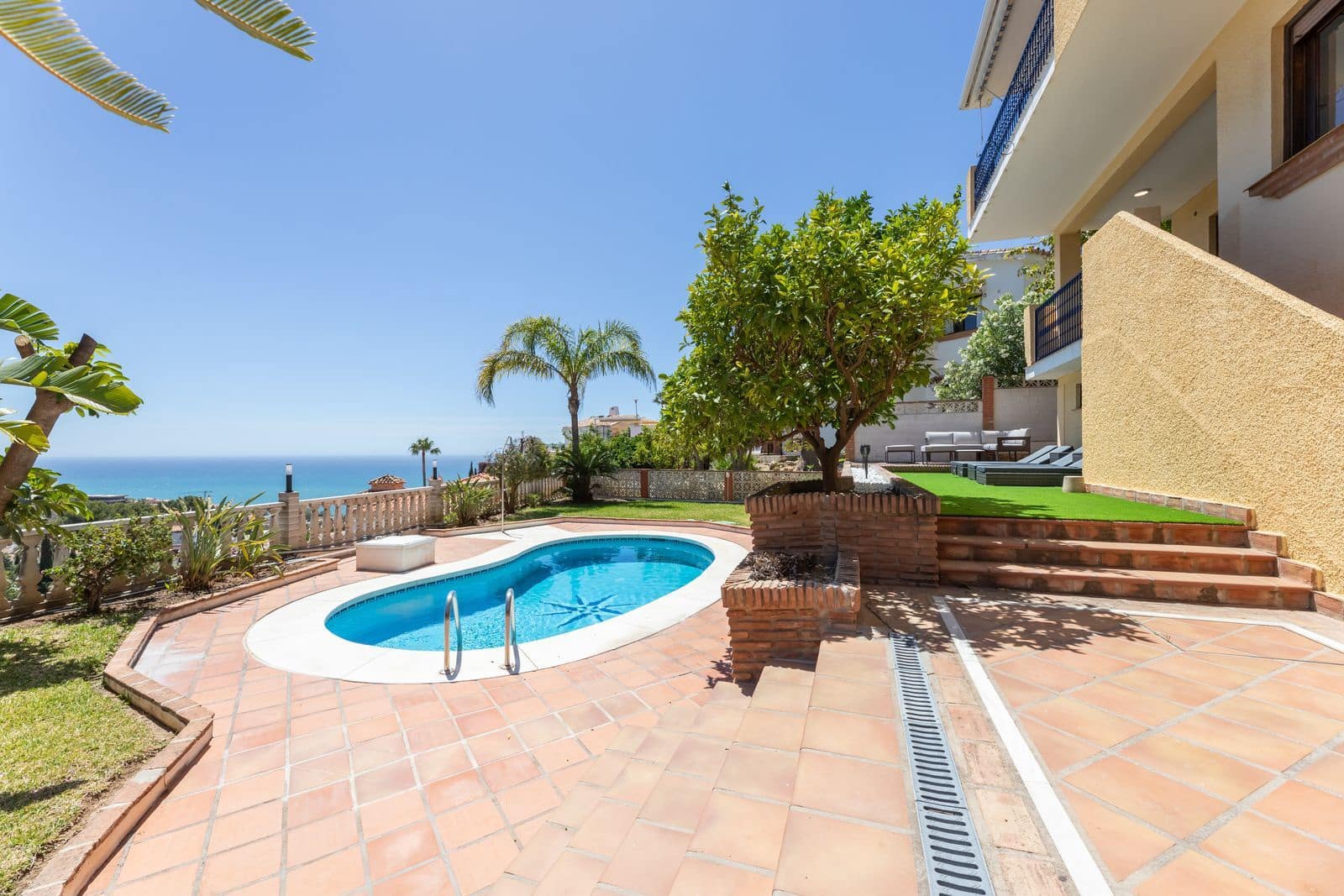 4 soveværelse Villa til salg i Benalmadena Costa med swimmingpool garage - € 9.900.000 (Ref: 8785591)