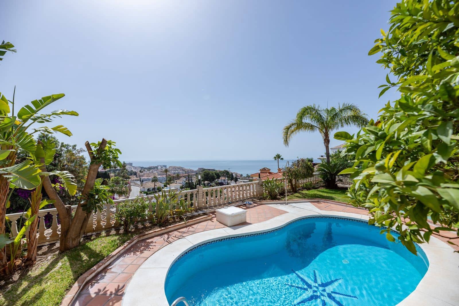 4 soveværelse Villa til salg i Benalmadena Costa med swimmingpool garage - € 9.900.000 (Ref: 8785591)