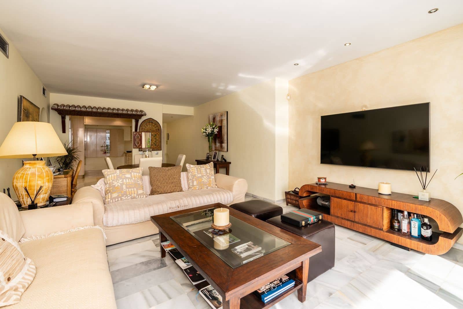 2 soverom Strandleiligheter til salgs i Estepona med svømmebasseng garasje - € 895 000 (Ref: 8785592)