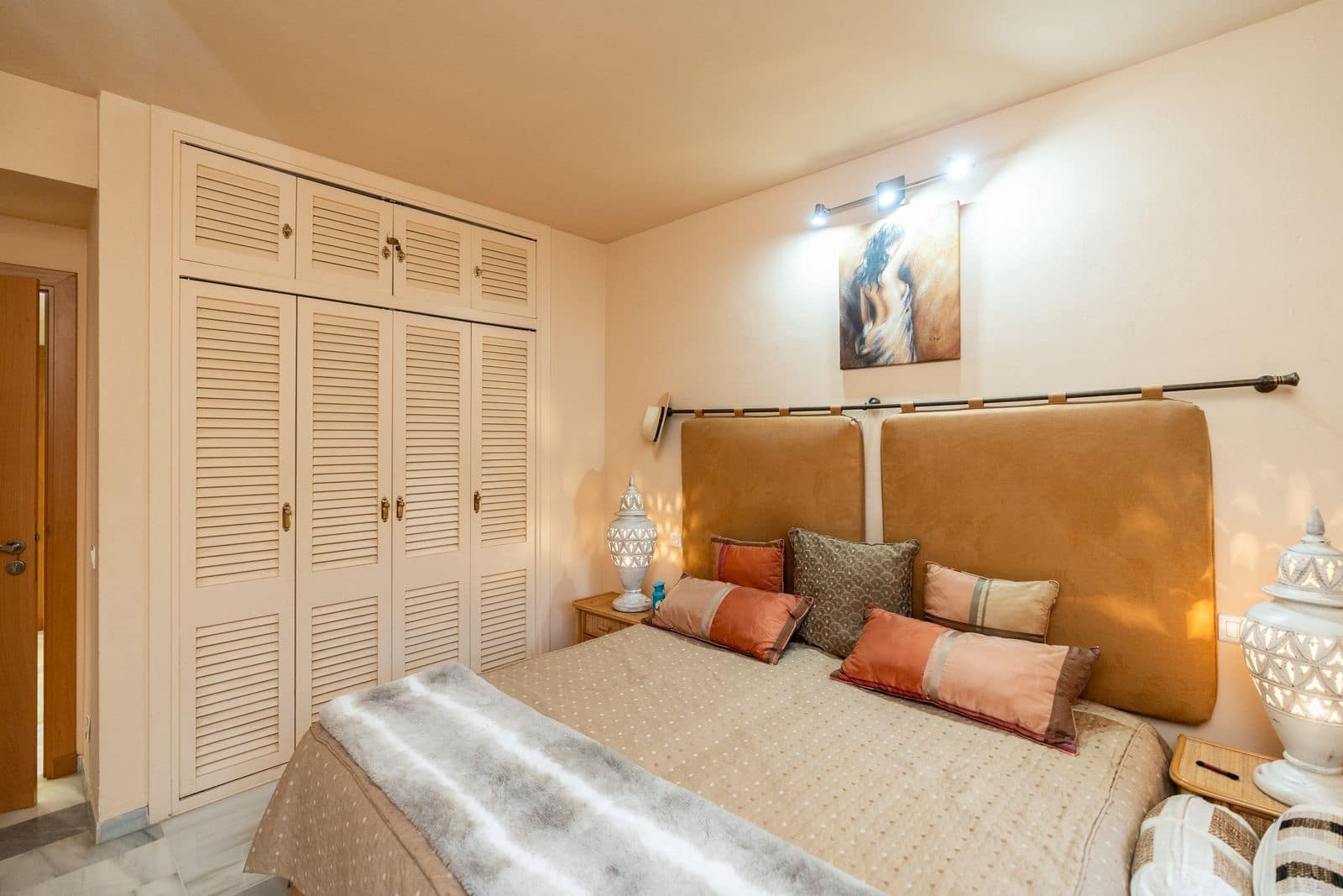 2 soverom Strandleiligheter til salgs i Estepona med svømmebasseng garasje - € 895 000 (Ref: 8785592)