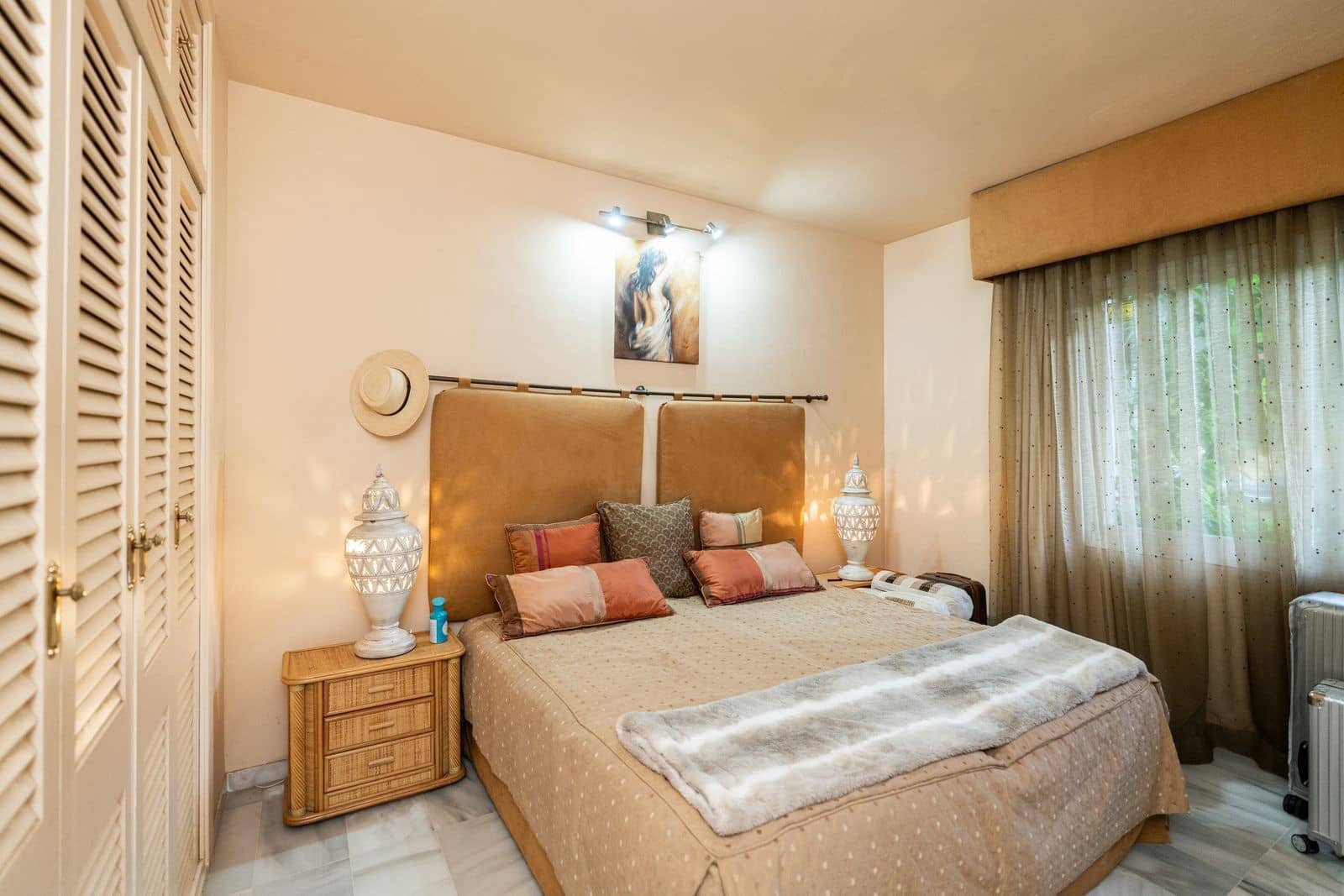 2 soverom Strandleiligheter til salgs i Estepona med svømmebasseng garasje - € 895 000 (Ref: 8785592)