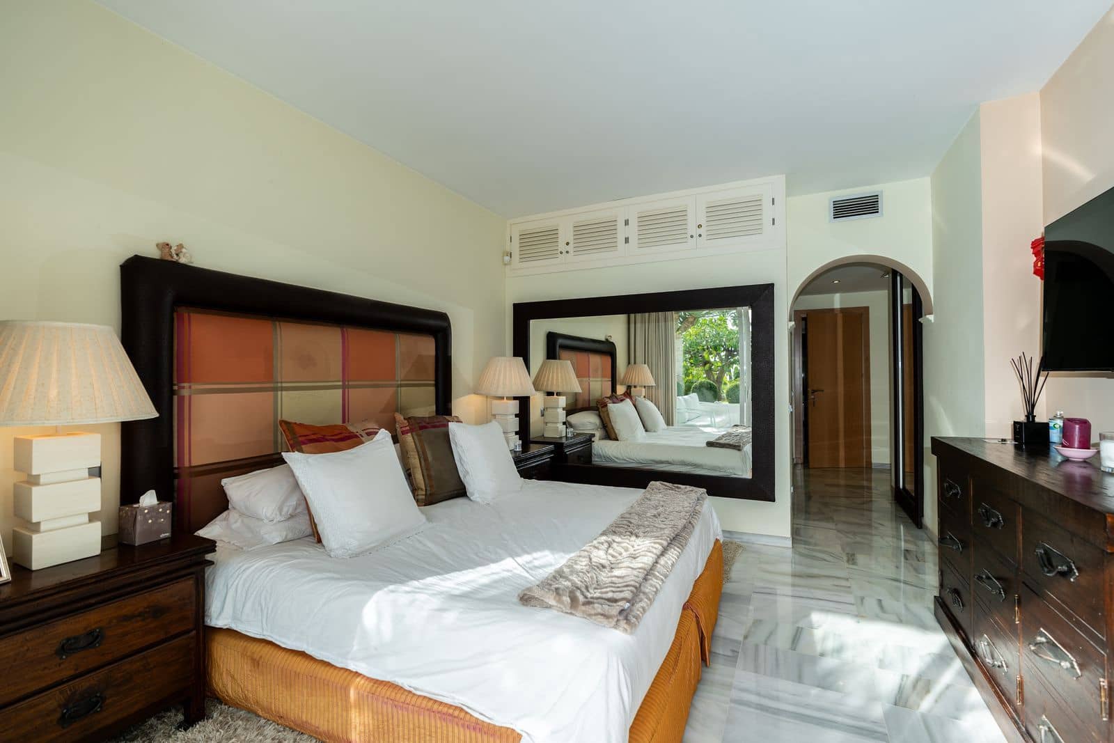 2 soverom Strandleiligheter til salgs i Estepona med svømmebasseng garasje - € 895 000 (Ref: 8785592)