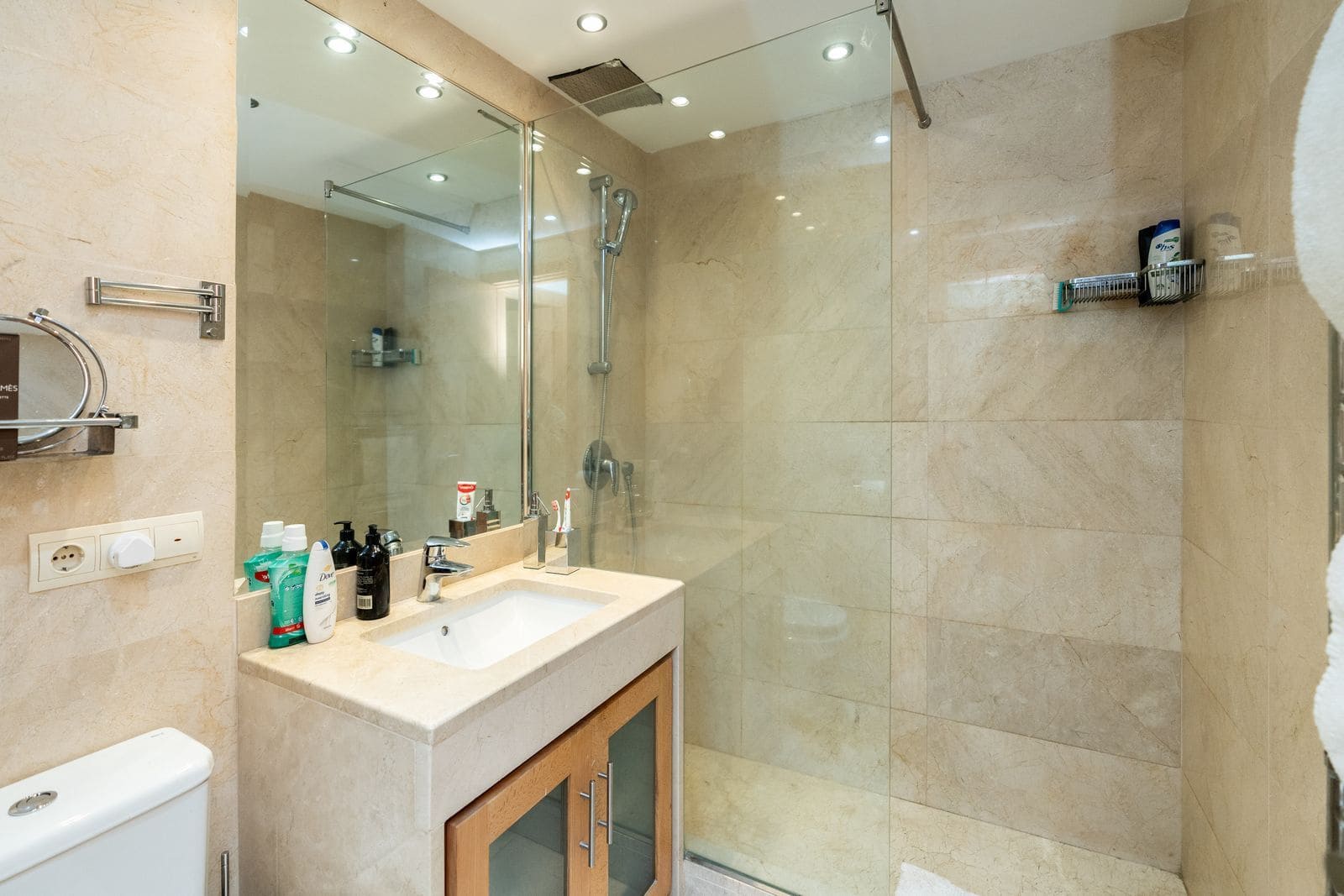 2 soverom Strandleiligheter til salgs i Estepona med svømmebasseng garasje - € 895 000 (Ref: 8785592)