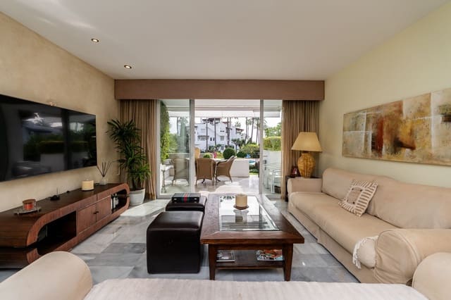 2 soverom Strandleiligheter til salgs i Estepona med svømmebasseng garasje - € 895 000 (Ref: 8785592)