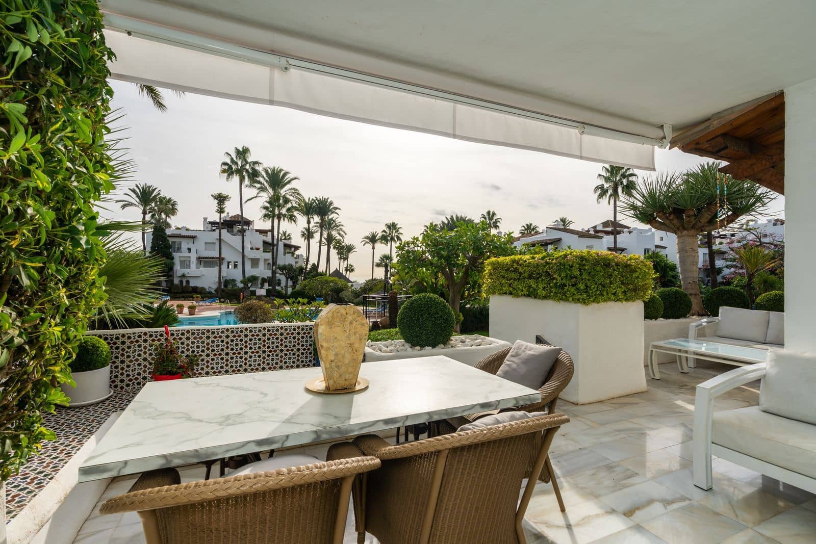 2 soverom Strandleiligheter til salgs i Estepona med svømmebasseng garasje - € 895 000 (Ref: 8785592)