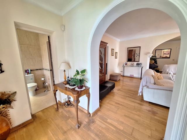 3 sovrum Villa till salu i Marbella med pool garage - 1 300 000 € (Ref: 8785593)