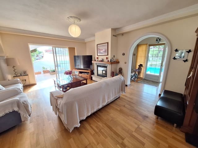 3 sovrum Villa till salu i Marbella med pool garage - 1 300 000 € (Ref: 8785593)