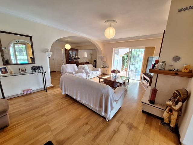 3 sovrum Villa till salu i Marbella med pool garage - 1 300 000 € (Ref: 8785593)