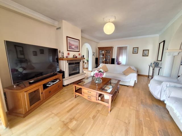 3 sovrum Villa till salu i Marbella med pool garage - 1 300 000 € (Ref: 8785593)