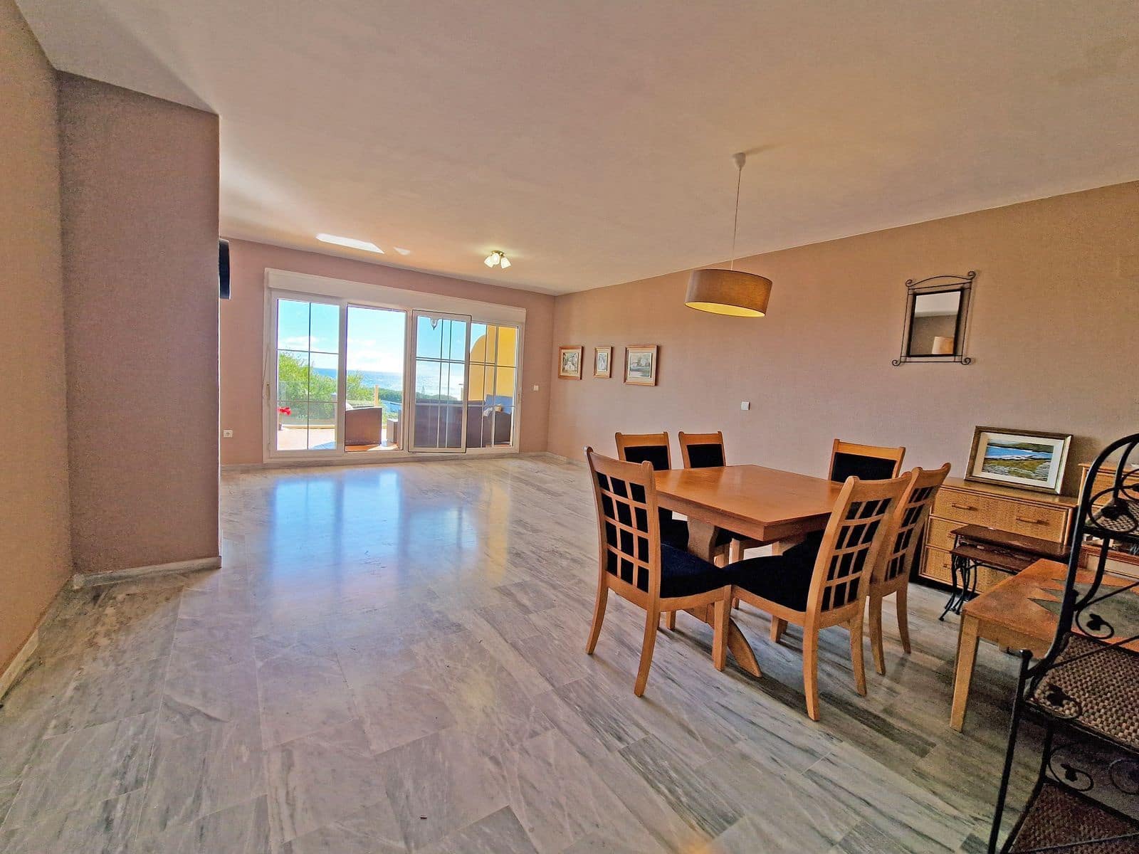 3 soverom Leilighet til salgs i Cabopino med svømmebasseng garasje - € 475 000 (Ref: 8788625)