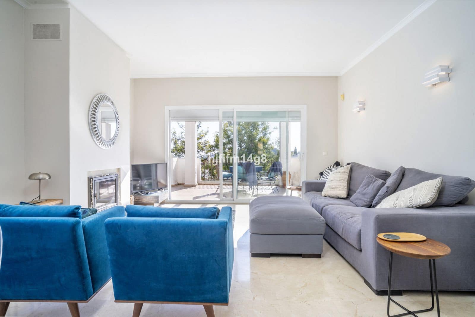 2 soverom Penthouse til salgs i Nueva Andalucia med svømmebasseng garasje - € 745 000 (Ref: 8788640)