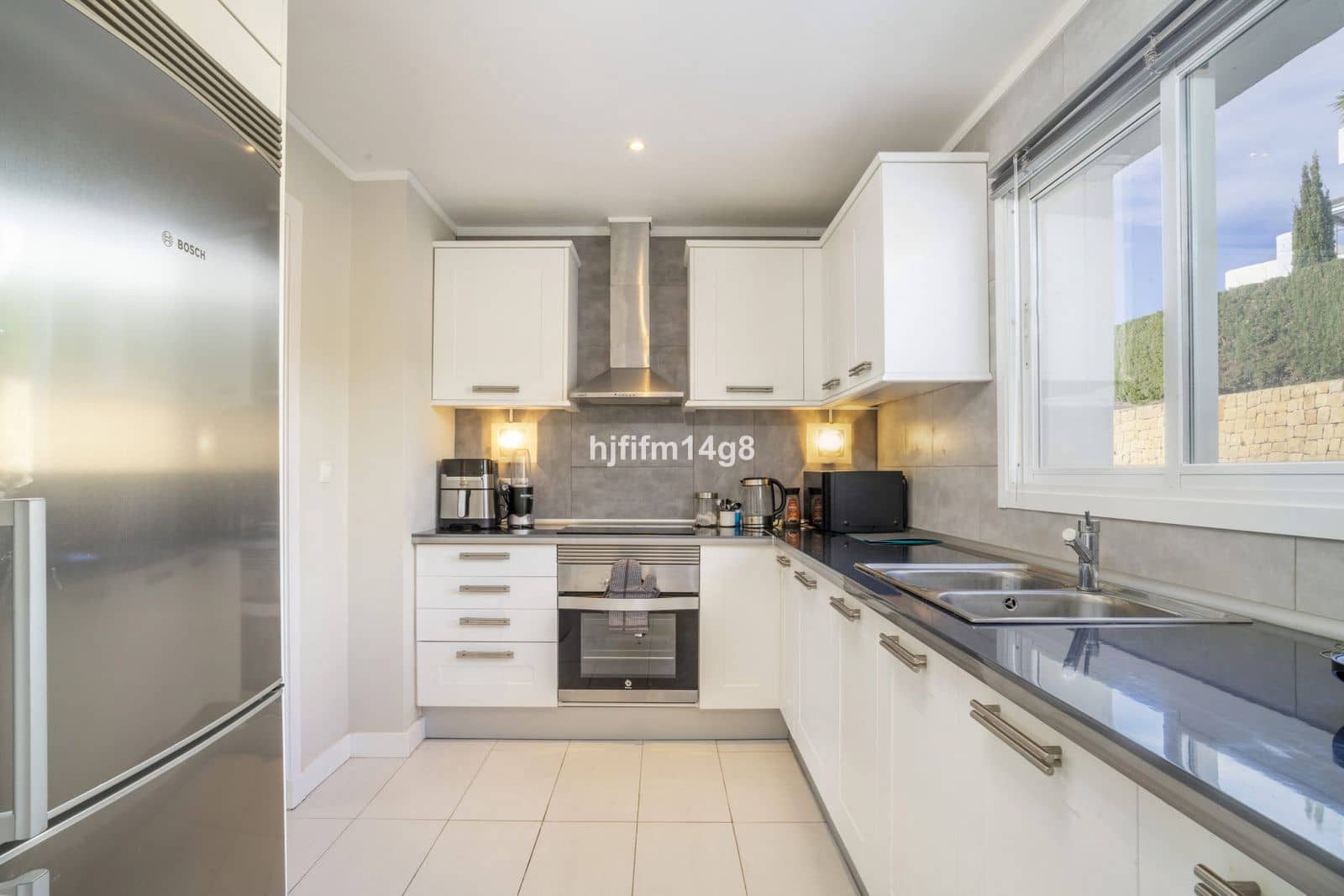 2 soverom Penthouse til salgs i Nueva Andalucia med svømmebasseng garasje - € 745 000 (Ref: 8788640)