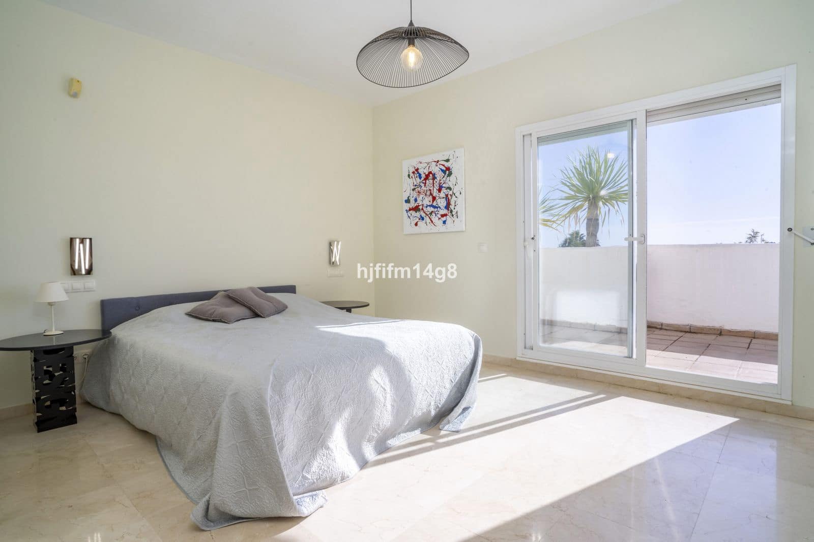 2 soverom Penthouse til salgs i Nueva Andalucia med svømmebasseng garasje - € 745 000 (Ref: 8788640)