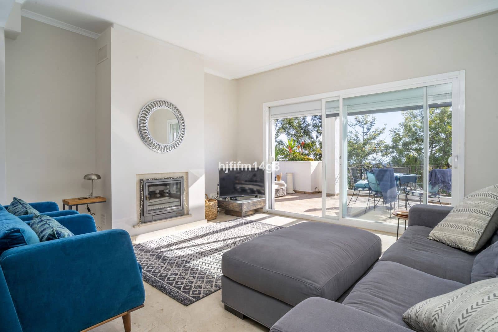 2 soverom Penthouse til salgs i Nueva Andalucia med svømmebasseng garasje - € 745 000 (Ref: 8788640)