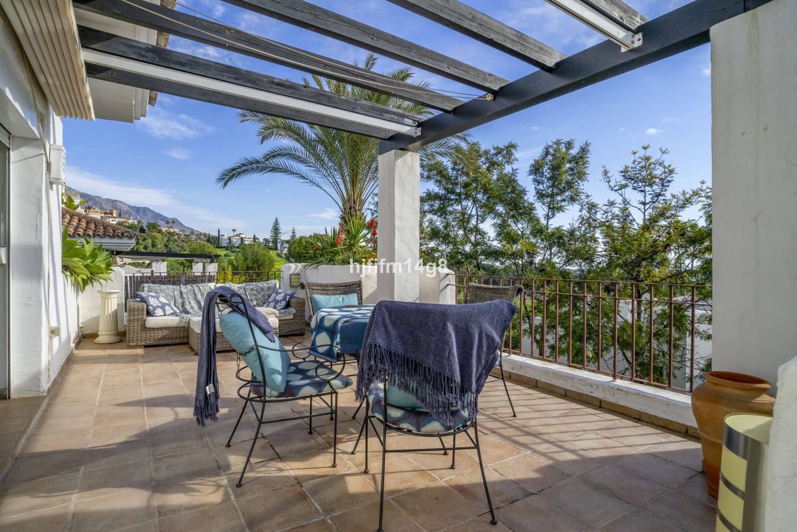 2 soverom Penthouse til salgs i Nueva Andalucia med svømmebasseng garasje - € 745 000 (Ref: 8788640)