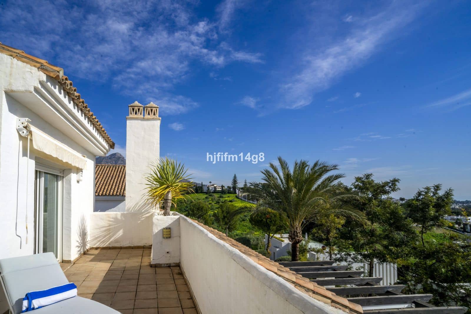 2 soverom Penthouse til salgs i Nueva Andalucia med svømmebasseng garasje - € 745 000 (Ref: 8788640)