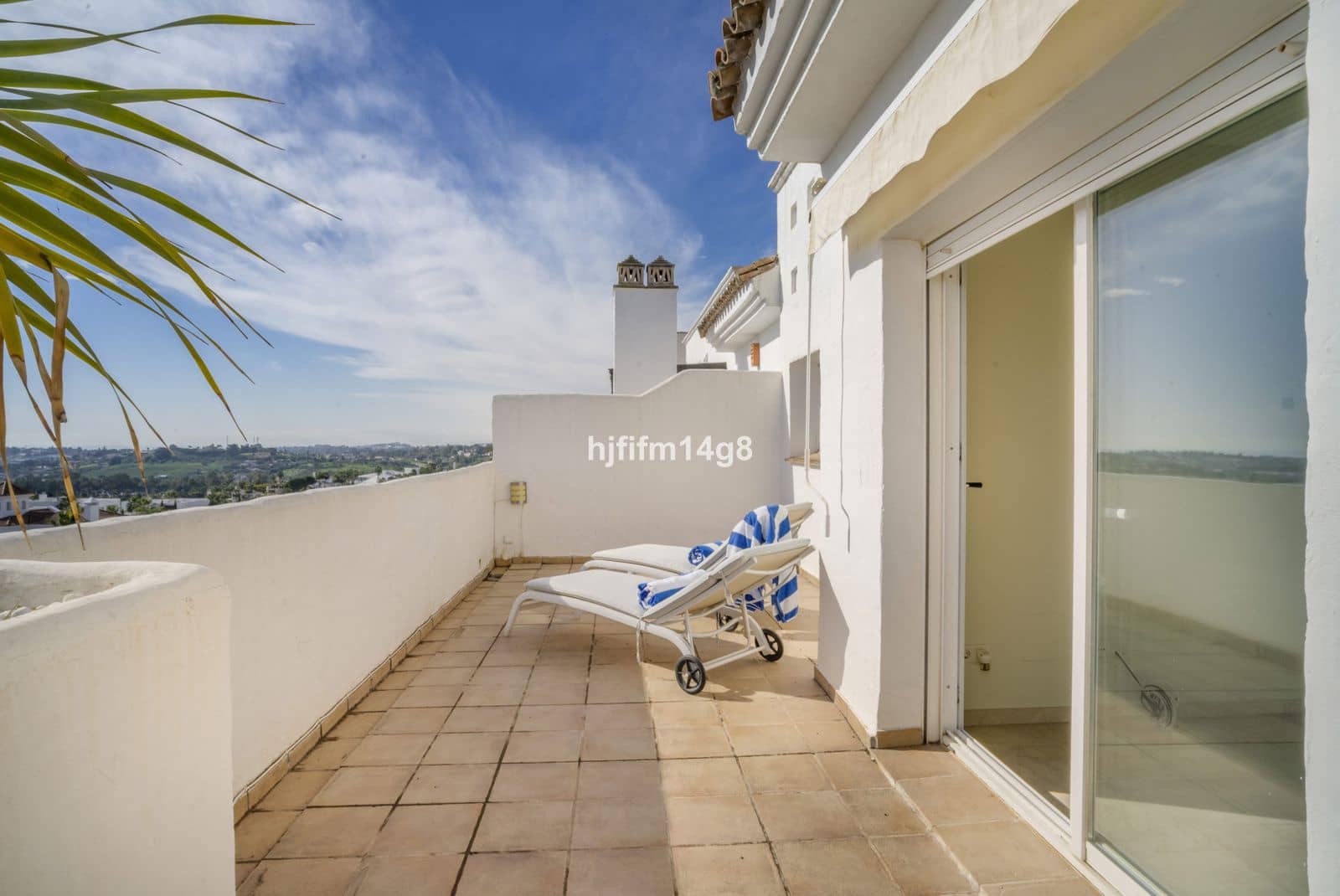 2 soverom Penthouse til salgs i Nueva Andalucia med svømmebasseng garasje - € 745 000 (Ref: 8788640)