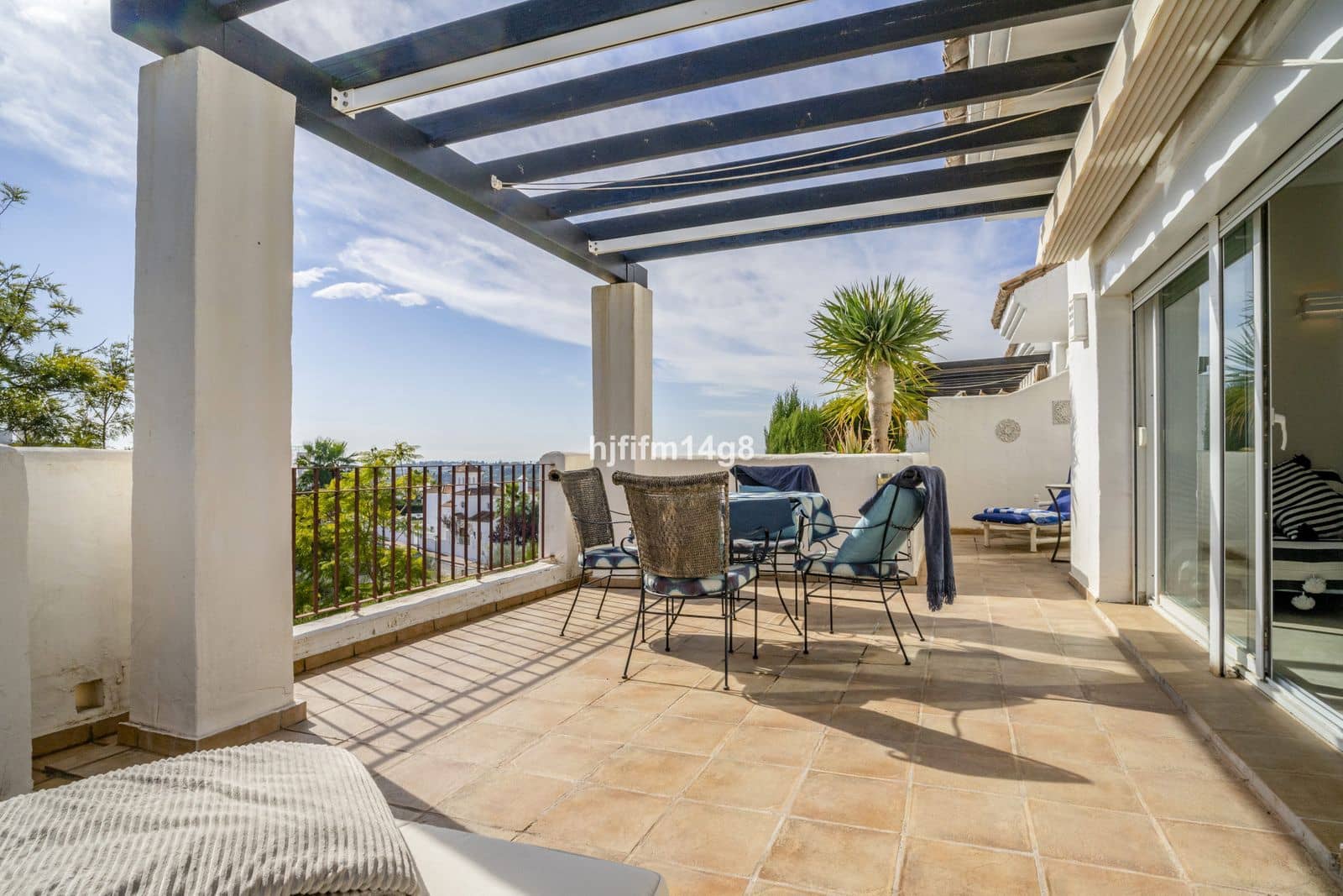 2 soverom Penthouse til salgs i Nueva Andalucia med svømmebasseng garasje - € 745 000 (Ref: 8788640)