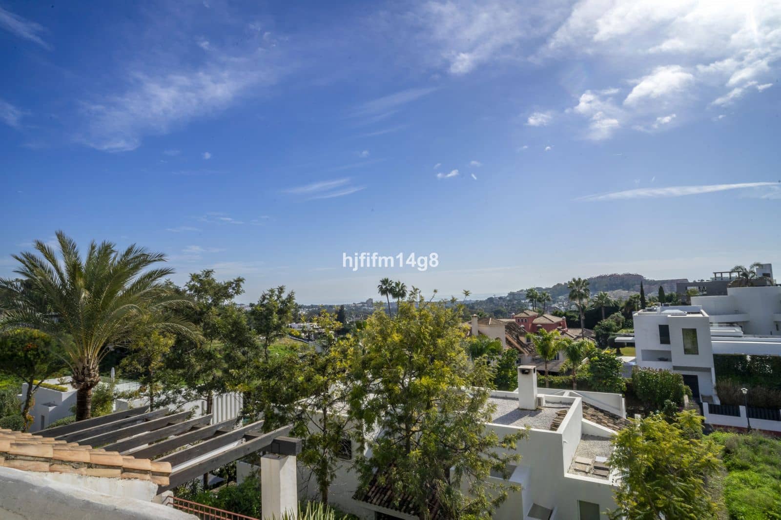 2 soverom Penthouse til salgs i Nueva Andalucia med svømmebasseng garasje - € 745 000 (Ref: 8788640)