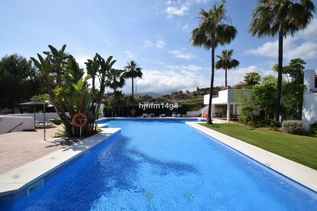 2 soverom Penthouse til salgs i Nueva Andalucia, Marbella med svømmebasseng garasje - € 745 000 (Ref: 8788640)