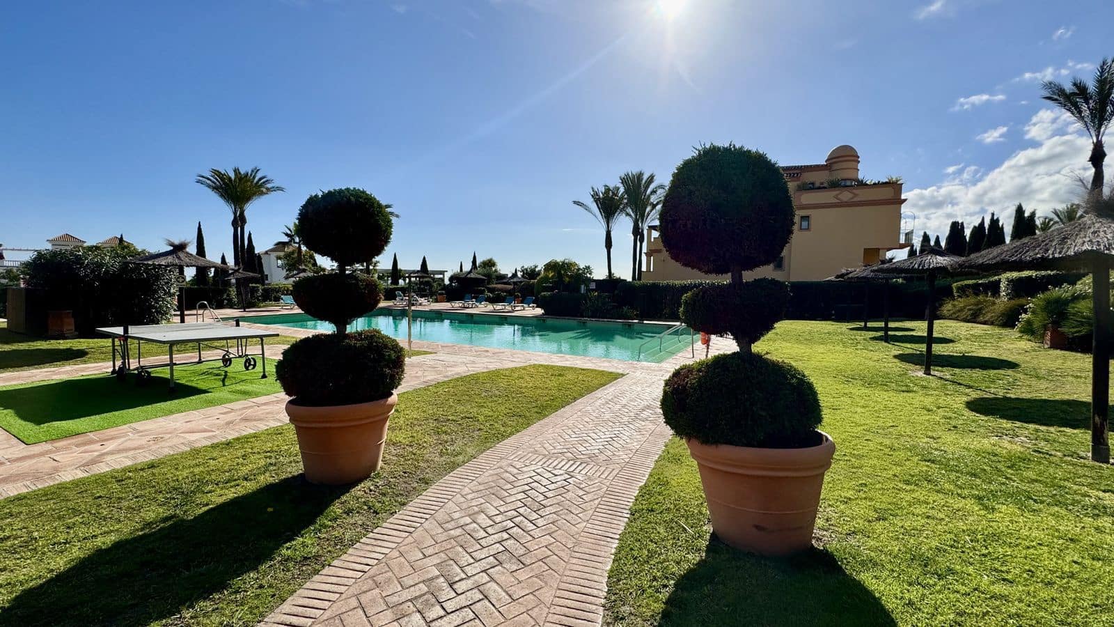 2 soveværelse Lejlighed til salg i Los Flamingos med swimmingpool garage - € 460.000 (Ref: 8790358)